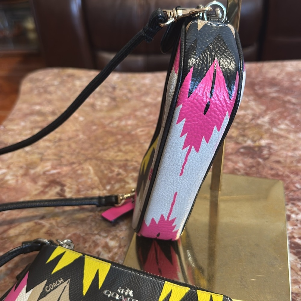 Coach tribal shoulder bag w/matching wristlet - Picture 13 of 17